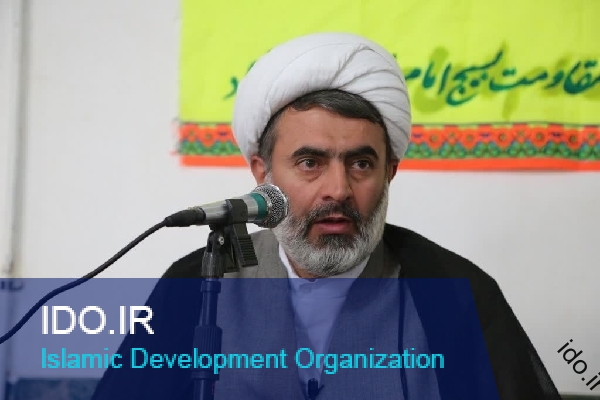 معلمان قرآن؛ حلقه اتصال جامعه به خداوند