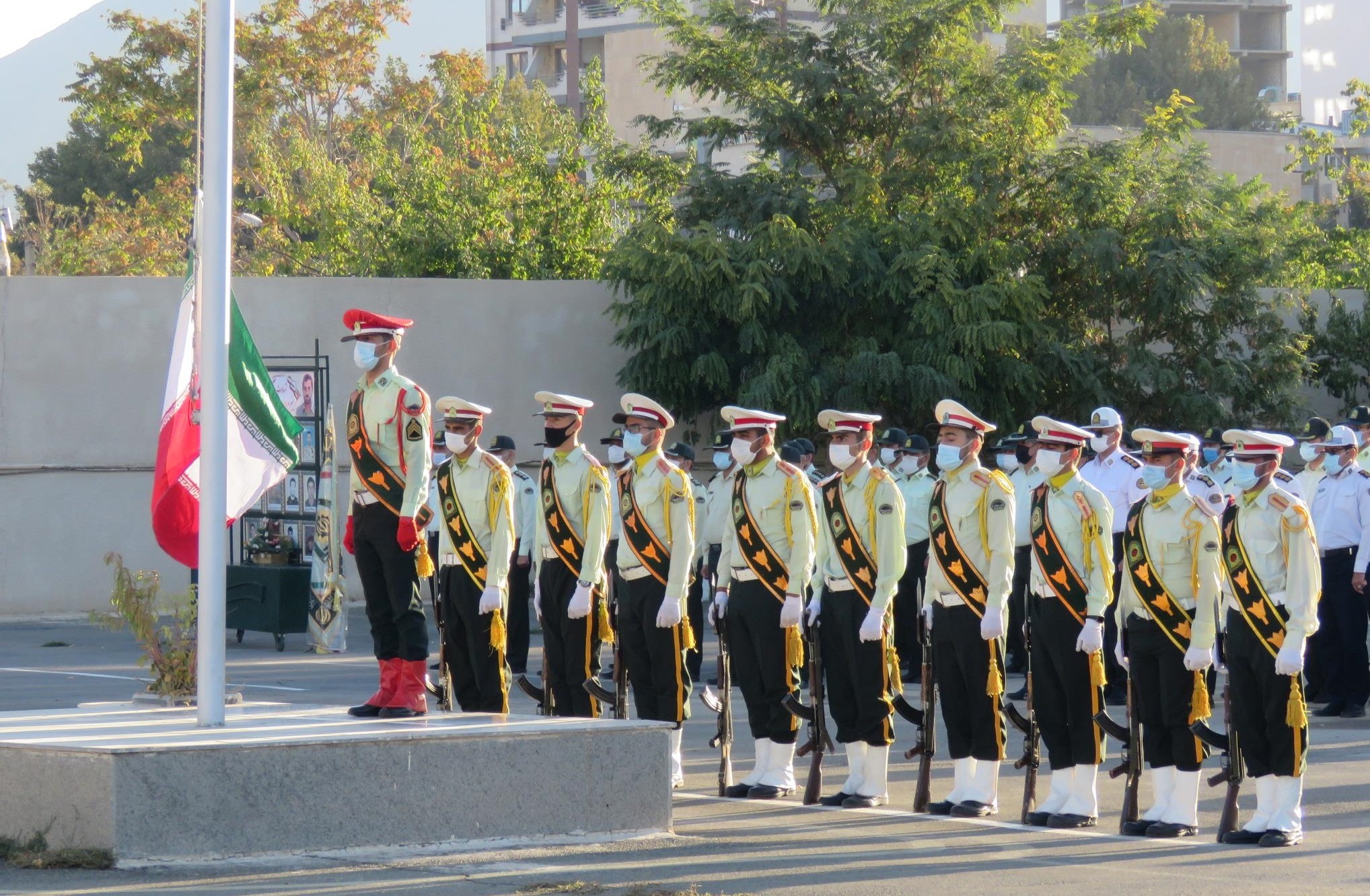 تقدیر پیشگامان انقلاب اسلامی اصفهان از فراجا در برخورد با اغتشاشگران