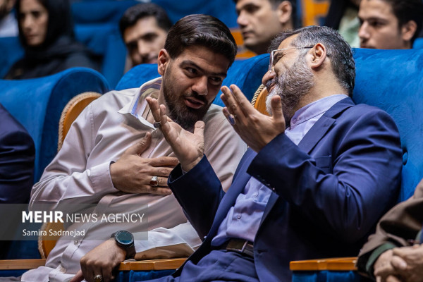 رونمایی از مستند پرواز در مه