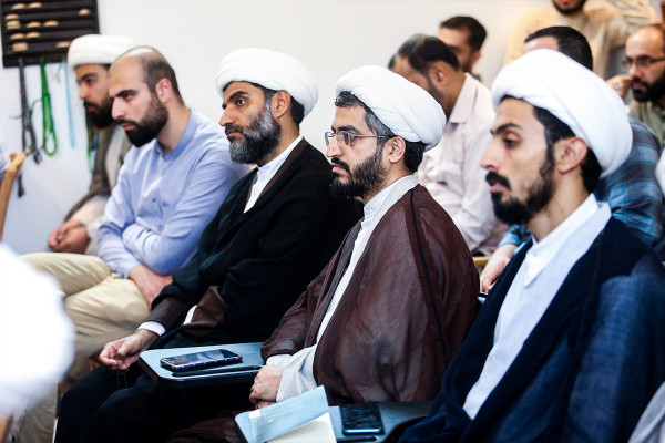 آیین رونمایی از کتاب «چشمه سار حسن»