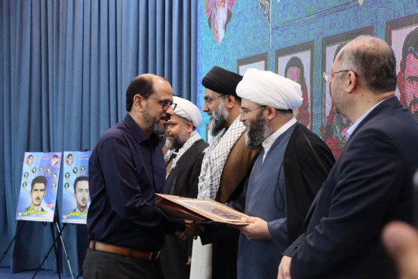 تجلیل از خانواده های شهدا | شاهدان قیام | نویسندگان و هنرمندان قیام ۱۵ خرداد