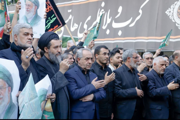 غریو «مرگ بر آمریکا و اسرائیل» هیئات و دسته جات حسینی در تبریز