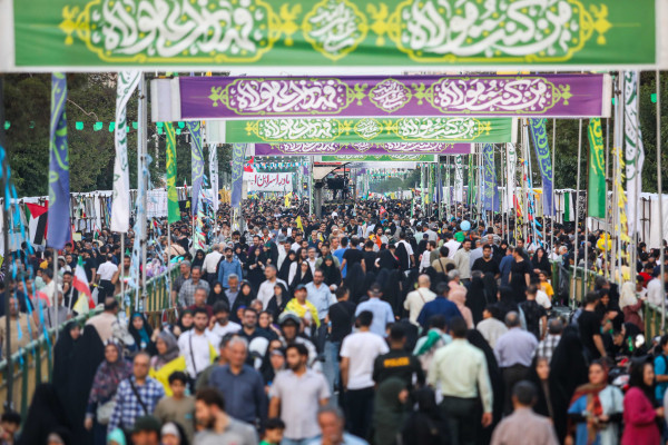 Kilometer-long Ghadir March