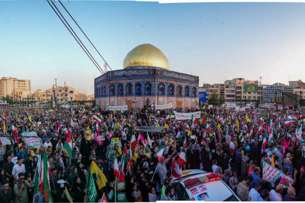 Kilometer-long Ghadir March