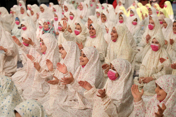 "احتفال الملائكة" بحضور المرشد الأعلى للثورة