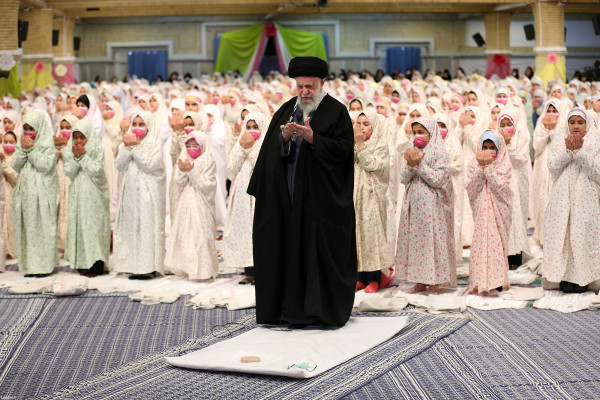 "فرشتوں کی تقریب" رہبر انقلاب کی موجودگی میں