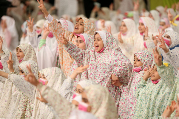 “天使庆典”，最高领袖出席