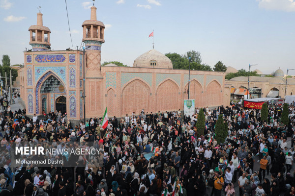 Kilometer-long Ghadir March in the Provinces