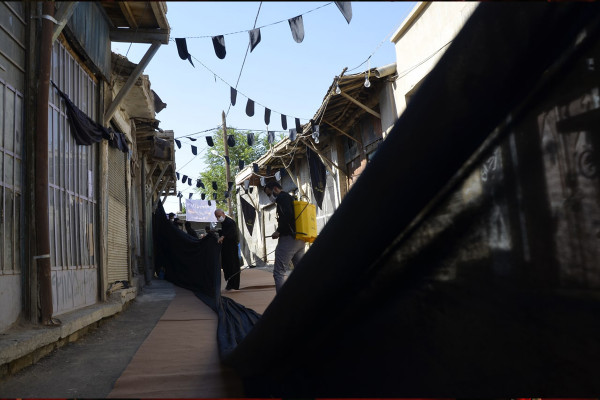 在保持社交距离的情况下举行伊玛目侯赛因（愿他安息）的悼念活动