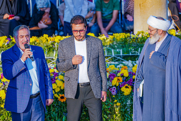 קיום חגיגת מחפל במתחם קברו של חאפז השיראזי