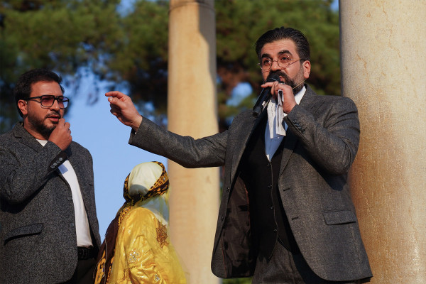 Проведение праздника Махфел у мавзолея Хафиза в Ширазе