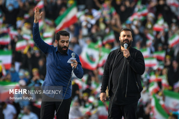 Interpretación masiva del himno “Salam Farmandeh” en el Estadio Azadi de Teherán