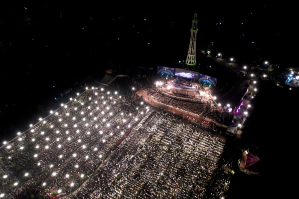 برنامج التلفزيون «محفل»؛ احتفالات قرآنية في إيران والعالم