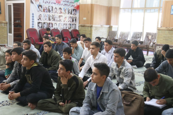 نوجوانان ، هویت تاریخی ایران اسلامی را روایت کردند