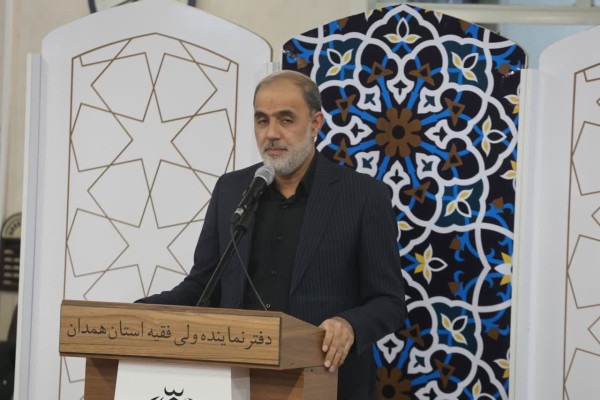 دیدار جامعه مداحان‌ و شعرای آئینی همدان با نماینده ولی فقیه در استان همدان