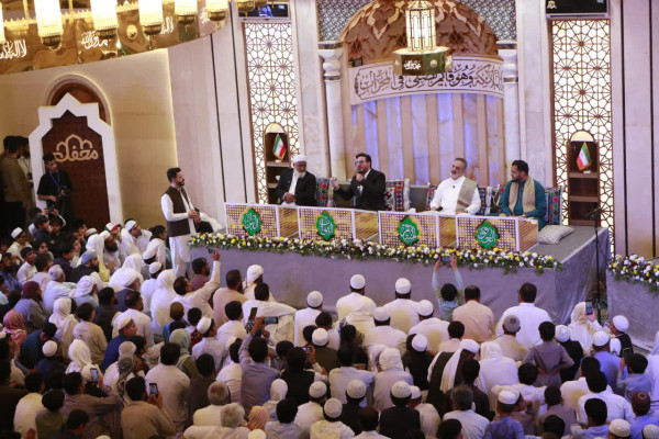 جمع قرآنی محفل در کنار امت احمد