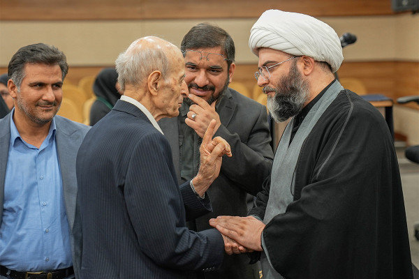 مراسم اهداء حکم ریاست دانشگاه سوره