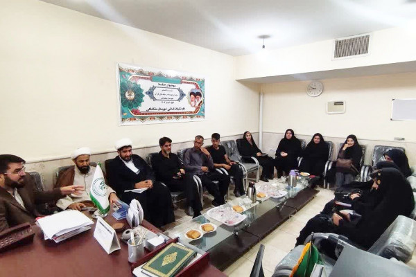 نشست مدیران مؤسسات و خانه های قرآن شهرستان ملکشاهی